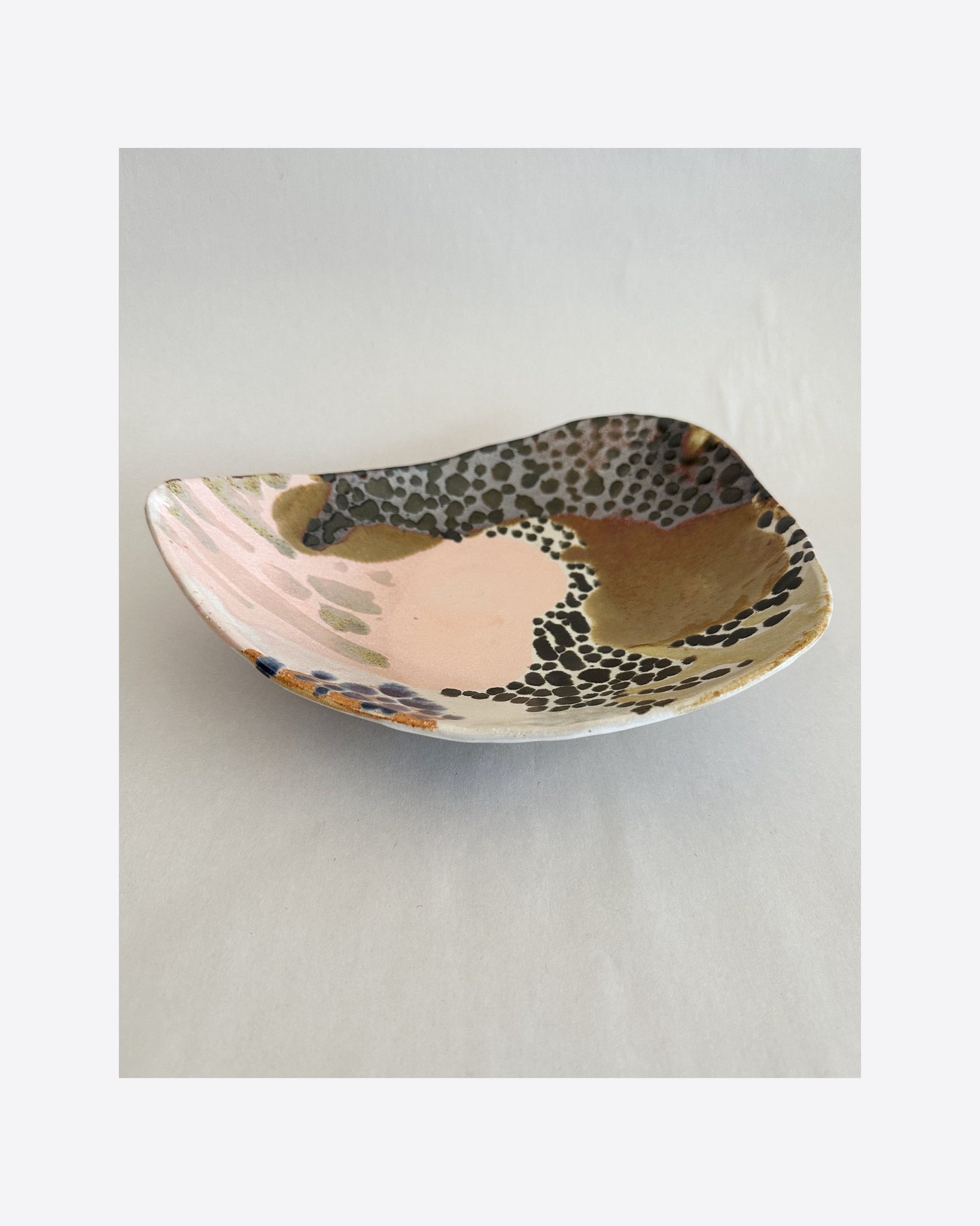Medium  Free-Form Dish 520